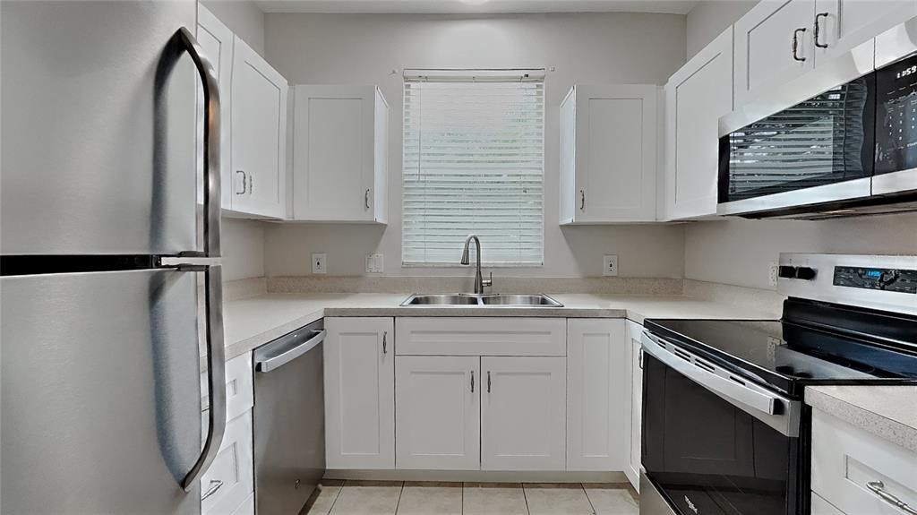 Active With Contract: $254,900 (2 beds, 1 baths, 1250 Square Feet)