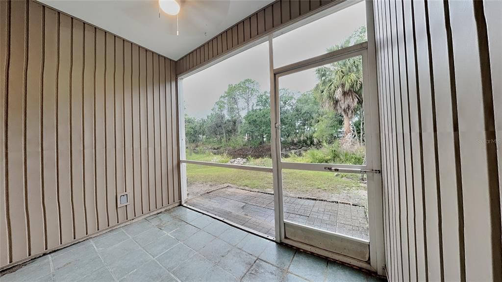 Active With Contract: $254,900 (2 beds, 1 baths, 1250 Square Feet)