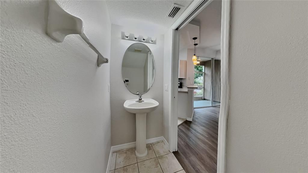 Active With Contract: $254,900 (2 beds, 1 baths, 1250 Square Feet)