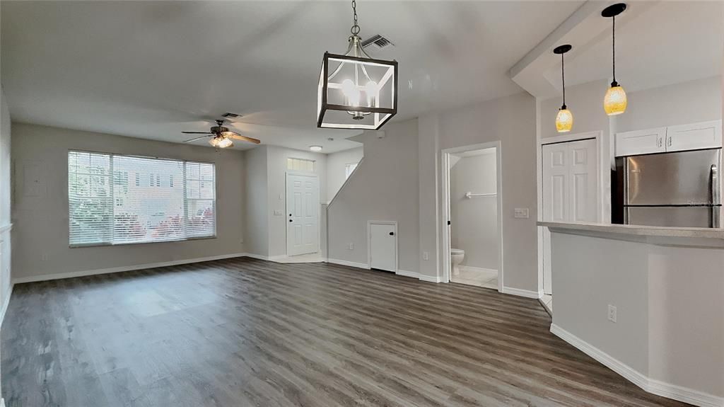 Active With Contract: $254,900 (2 beds, 1 baths, 1250 Square Feet)