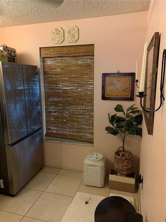 For Rent: $2,100 (2 beds, 1 baths, 939 Square Feet)