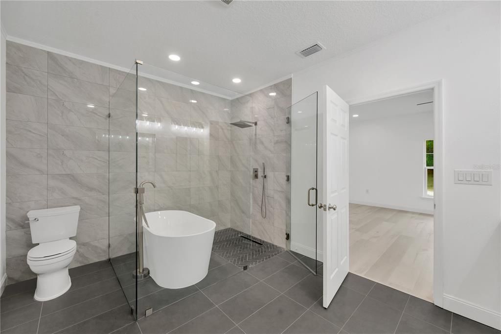 For Sale: $697,000 (4 beds, 3 baths, 2815 Square Feet)