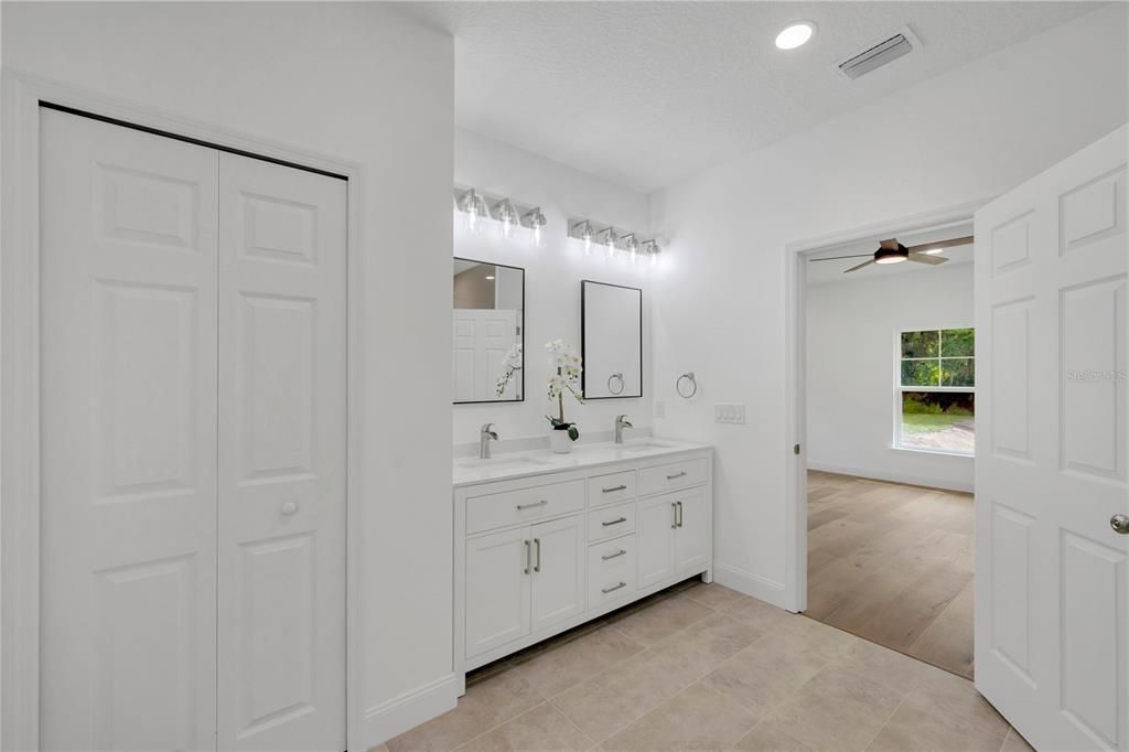 For Sale: $697,000 (4 beds, 3 baths, 2815 Square Feet)