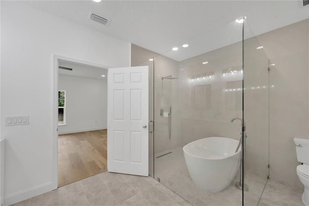 For Sale: $697,000 (4 beds, 3 baths, 2815 Square Feet)