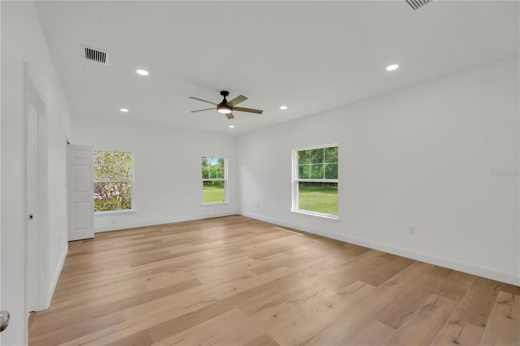 For Sale: $697,000 (4 beds, 3 baths, 2815 Square Feet)