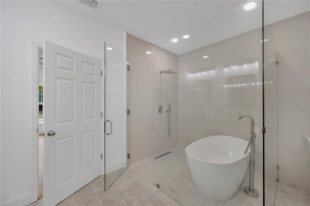 For Sale: $697,000 (4 beds, 3 baths, 2815 Square Feet)