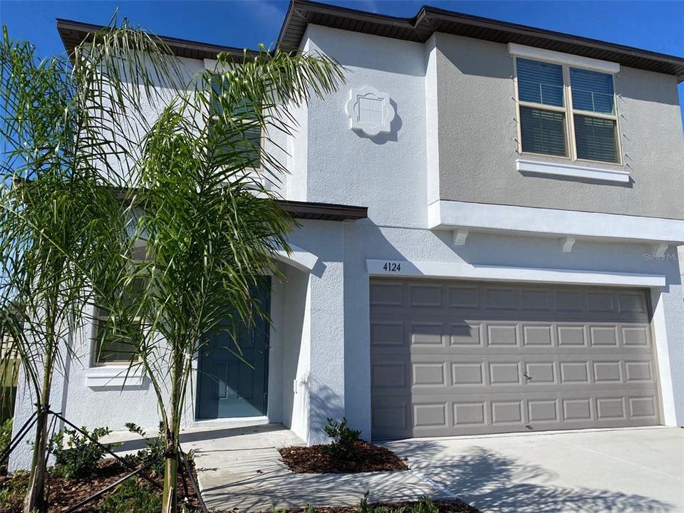 Recently Rented: $2,700 (5 beds, 2 baths, 2215 Square Feet)