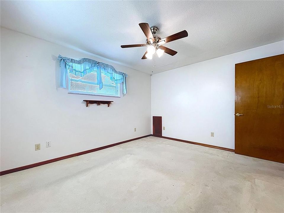 Active With Contract: $250,000 (3 beds, 1 baths, 1192 Square Feet)