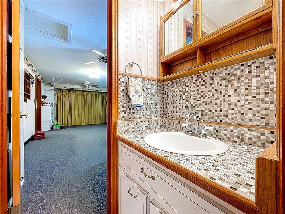 Active With Contract: $250,000 (3 beds, 1 baths, 1192 Square Feet)