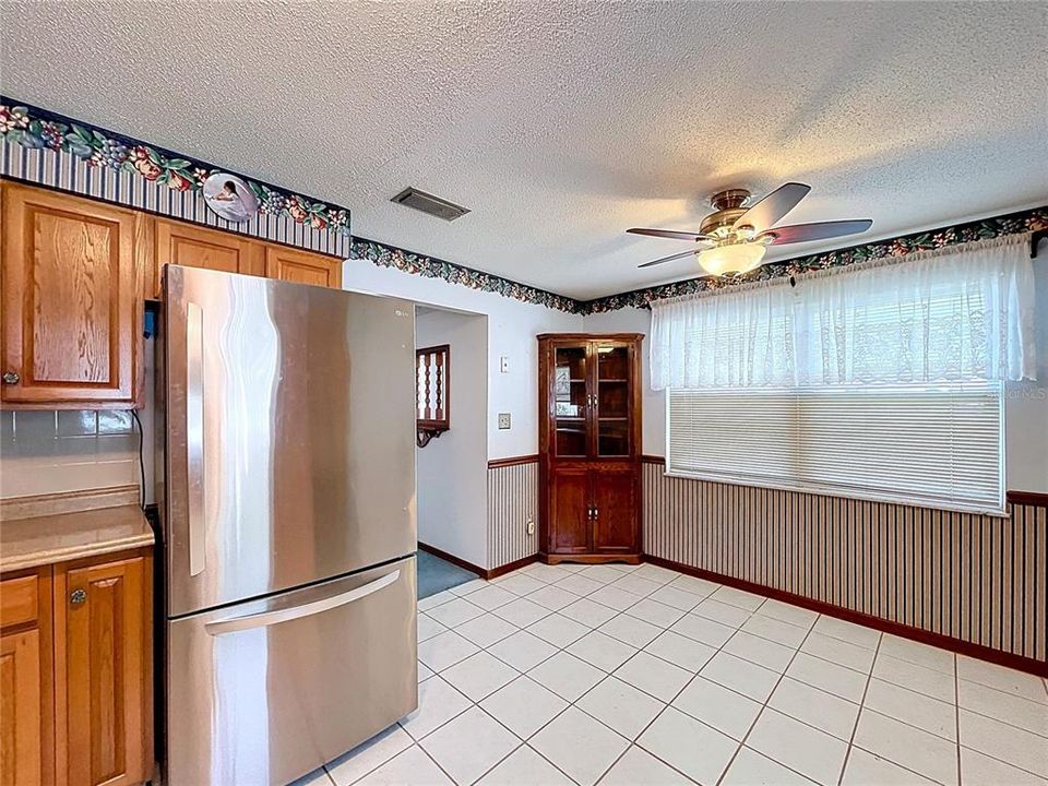 Active With Contract: $250,000 (3 beds, 1 baths, 1192 Square Feet)