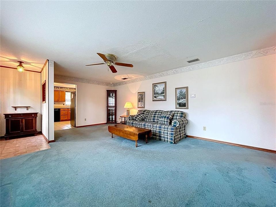 Active With Contract: $250,000 (3 beds, 1 baths, 1192 Square Feet)