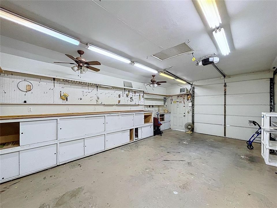 Active With Contract: $250,000 (3 beds, 1 baths, 1192 Square Feet)