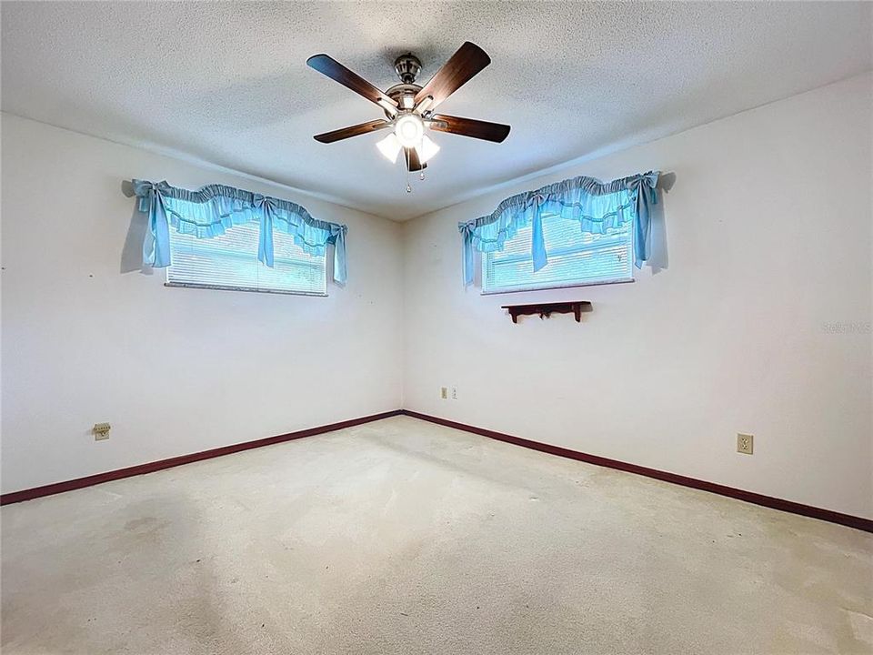 Active With Contract: $250,000 (3 beds, 1 baths, 1192 Square Feet)