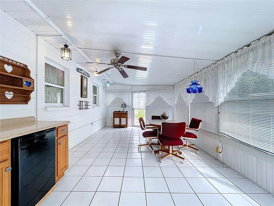 Active With Contract: $250,000 (3 beds, 1 baths, 1192 Square Feet)