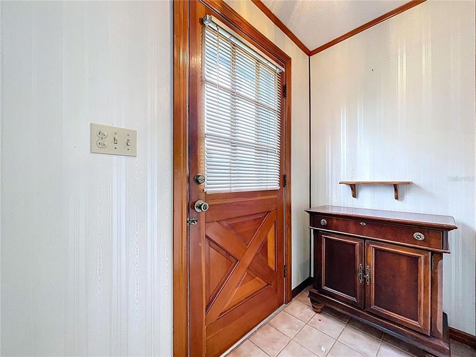 Active With Contract: $250,000 (3 beds, 1 baths, 1192 Square Feet)