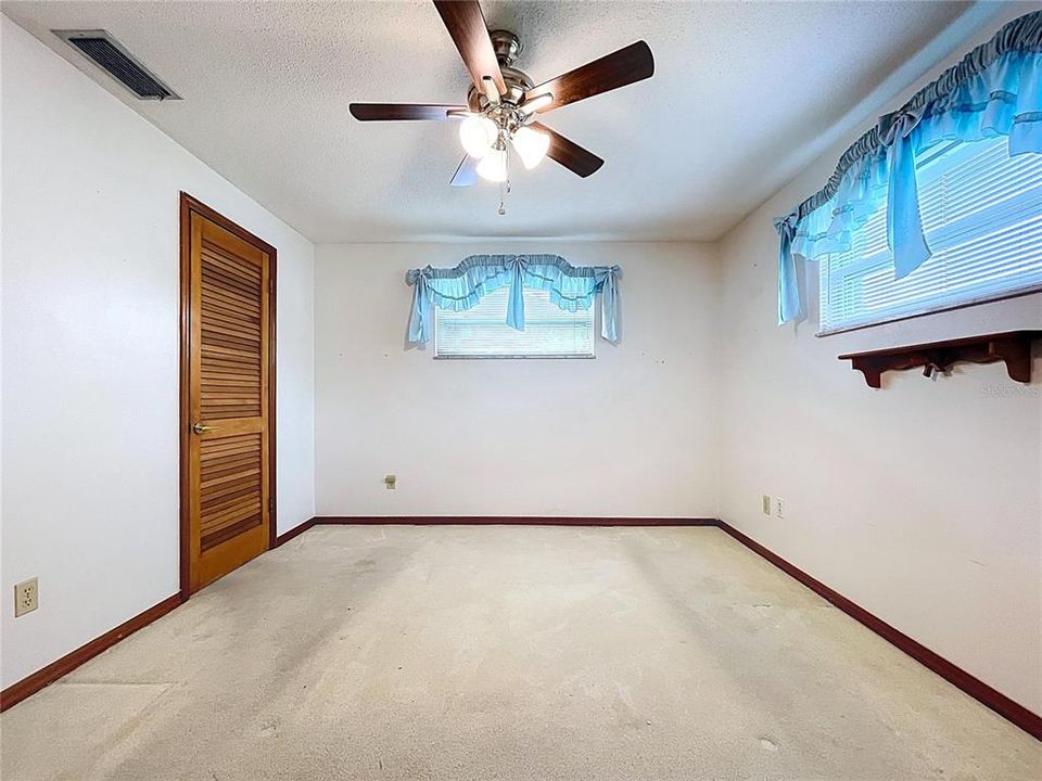 Active With Contract: $250,000 (3 beds, 1 baths, 1192 Square Feet)