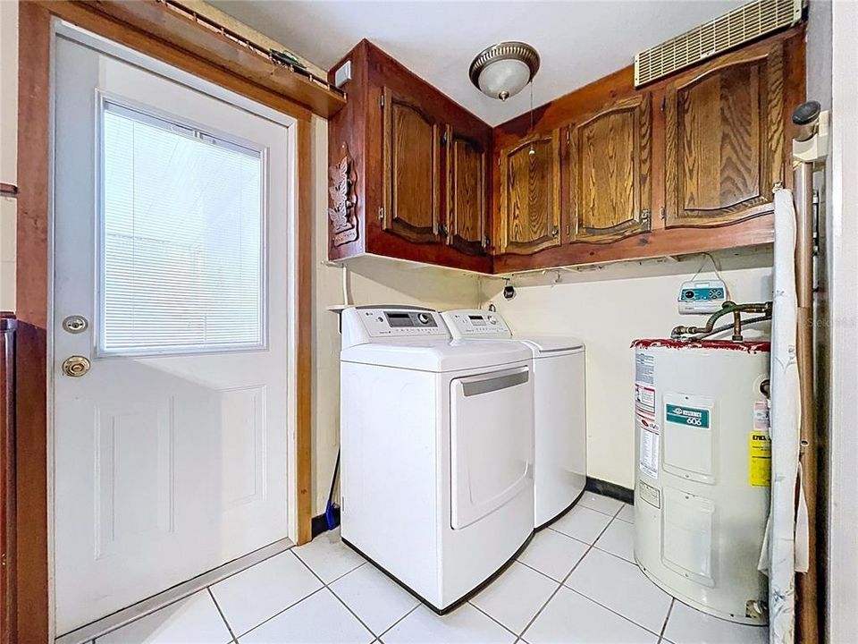 Active With Contract: $250,000 (3 beds, 1 baths, 1192 Square Feet)