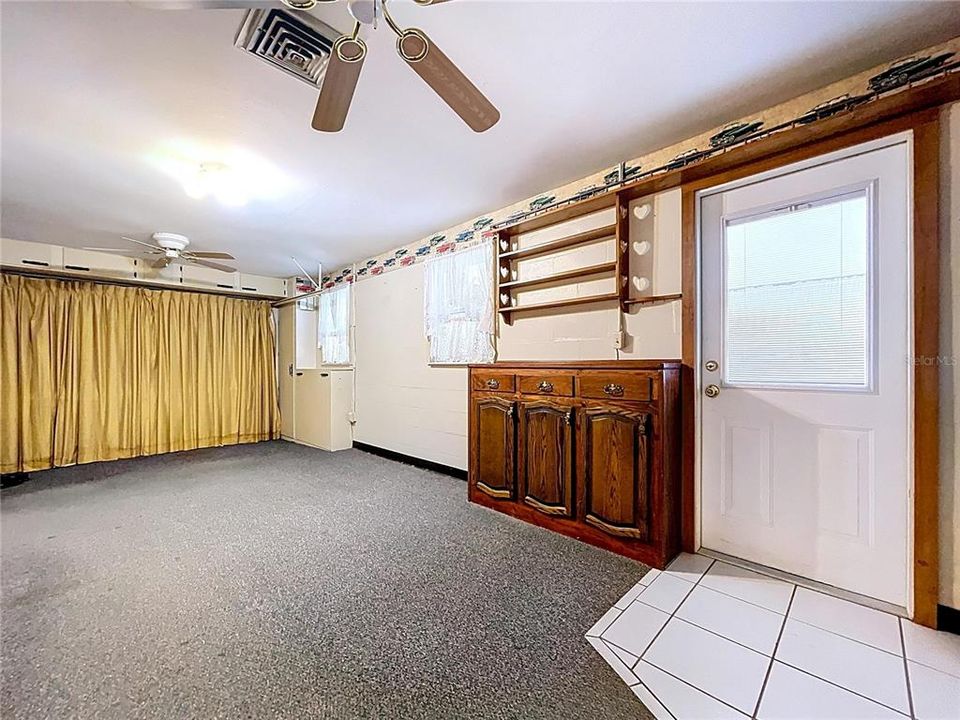 Active With Contract: $250,000 (3 beds, 1 baths, 1192 Square Feet)