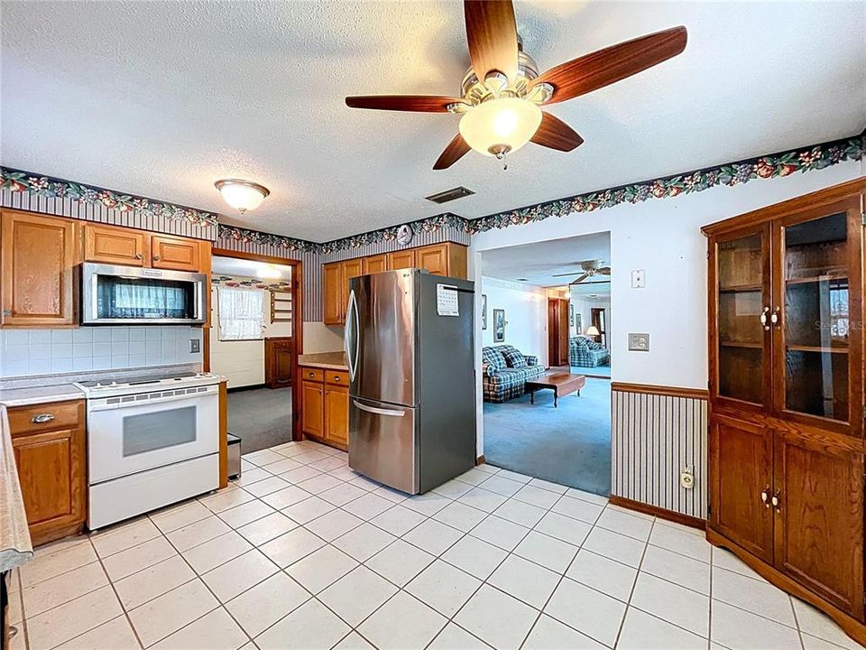 Active With Contract: $250,000 (3 beds, 1 baths, 1192 Square Feet)