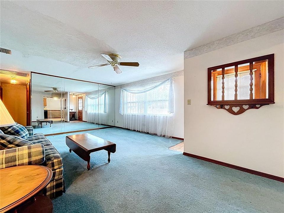 Active With Contract: $250,000 (3 beds, 1 baths, 1192 Square Feet)