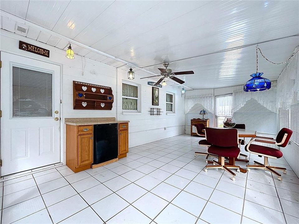 Active With Contract: $250,000 (3 beds, 1 baths, 1192 Square Feet)