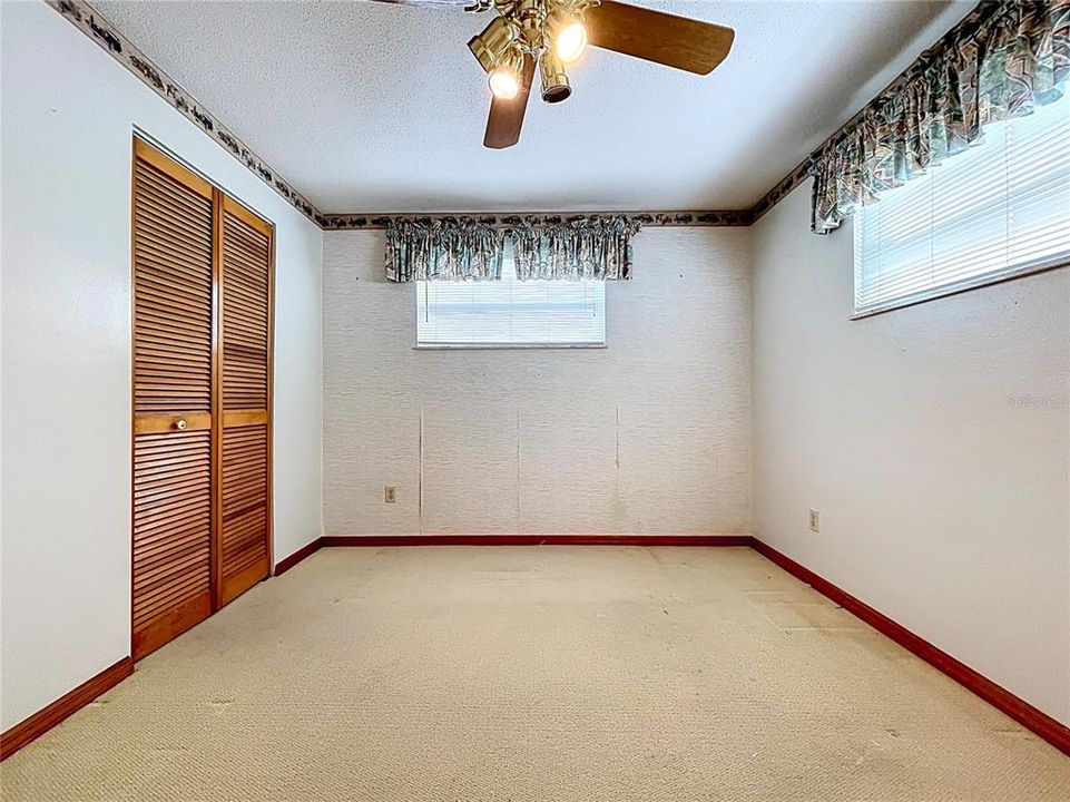 Active With Contract: $250,000 (3 beds, 1 baths, 1192 Square Feet)