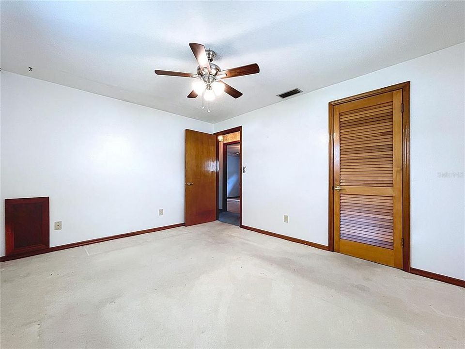 Active With Contract: $250,000 (3 beds, 1 baths, 1192 Square Feet)