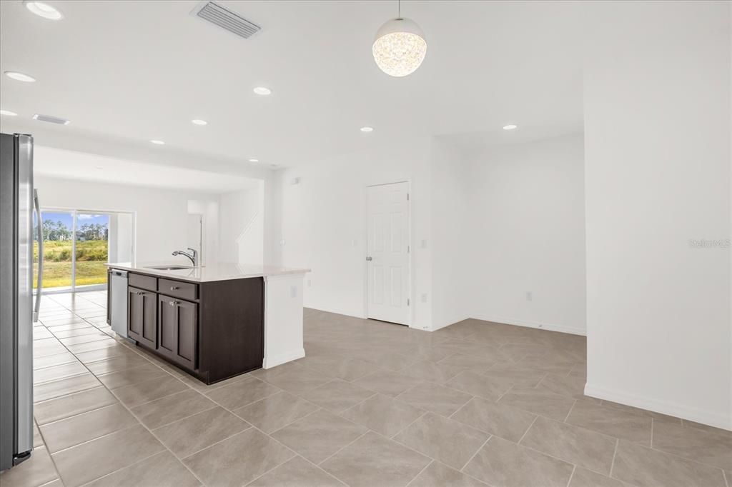 For Sale: $273,000 (3 beds, 2 baths, 1650 Square Feet)