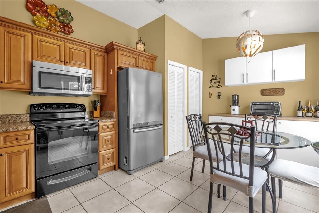 Active With Contract: $2,200 (3 beds, 2 baths, 1764 Square Feet)