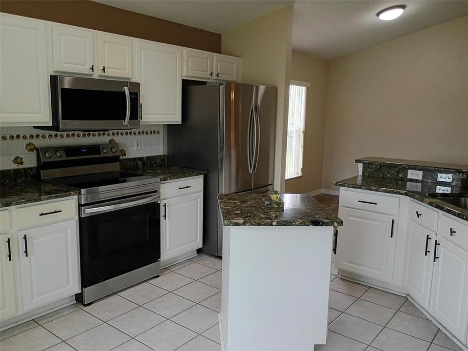 出租: $2,500 (3 贝兹, 2 浴室, 1819 平方英尺)