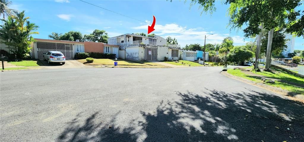 合同活跃: $258,000 (4 贝兹, 3 浴室, 2703 平方英尺)