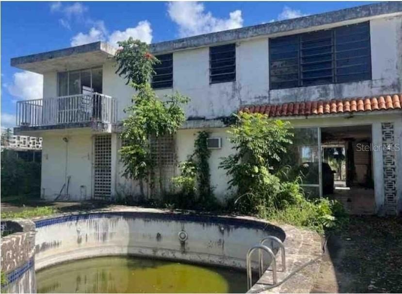 合同活跃: $258,000 (4 贝兹, 3 浴室, 2703 平方英尺)