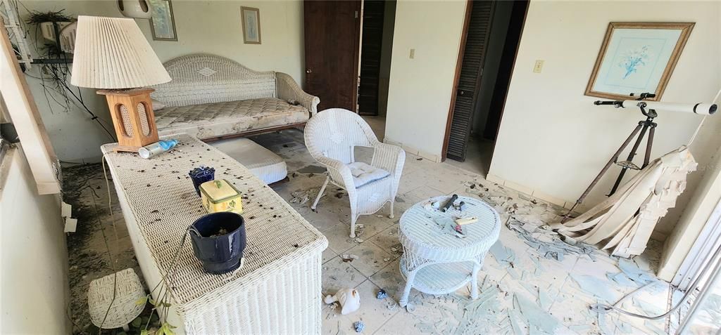 合同活跃: $258,000 (4 贝兹, 3 浴室, 2703 平方英尺)