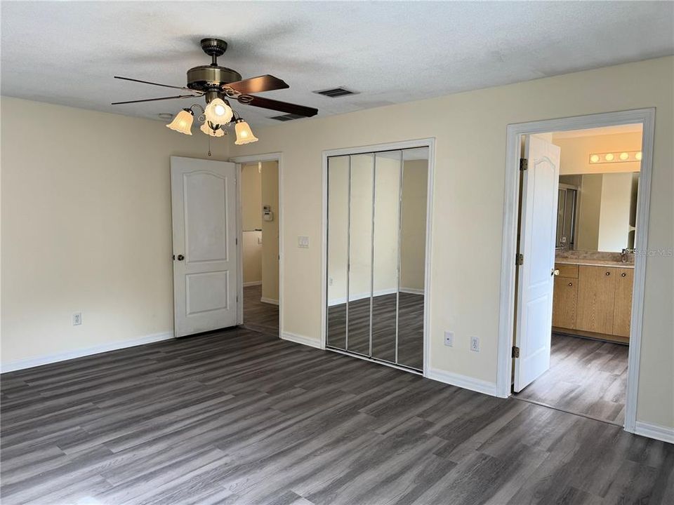 Active With Contract: $1,900 (3 beds, 2 baths, 1556 Square Feet)