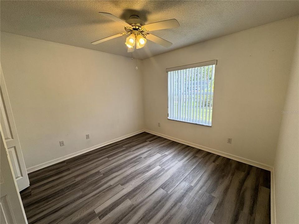 Active With Contract: $1,900 (3 beds, 2 baths, 1556 Square Feet)