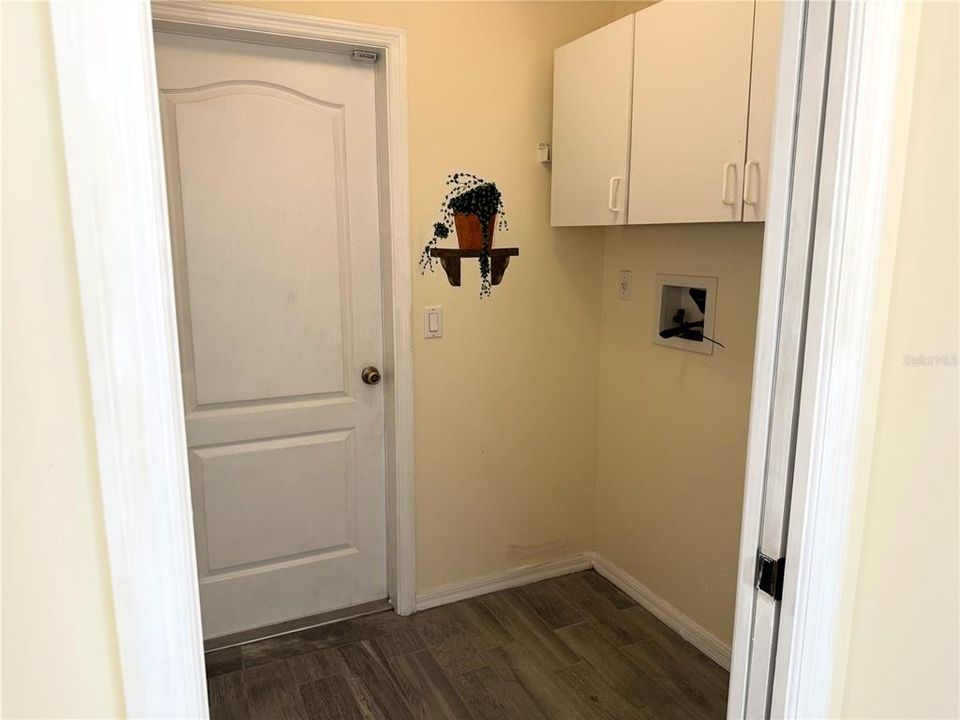 Active With Contract: $1,900 (3 beds, 2 baths, 1556 Square Feet)