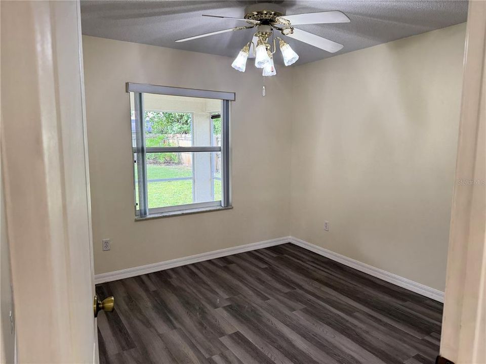Active With Contract: $1,900 (3 beds, 2 baths, 1556 Square Feet)