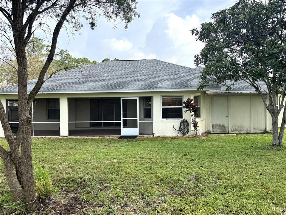 Active With Contract: $1,900 (3 beds, 2 baths, 1556 Square Feet)