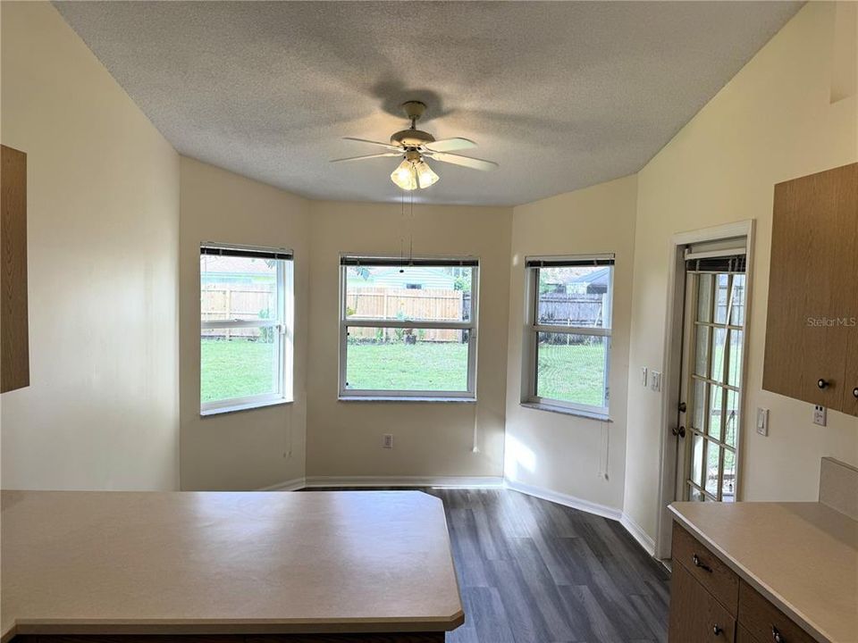 Active With Contract: $1,900 (3 beds, 2 baths, 1556 Square Feet)