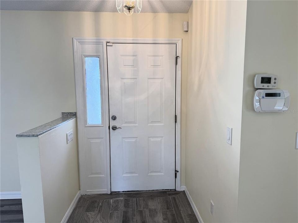 Active With Contract: $1,900 (3 beds, 2 baths, 1556 Square Feet)
