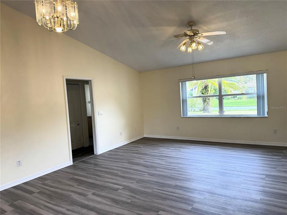 Active With Contract: $1,900 (3 beds, 2 baths, 1556 Square Feet)