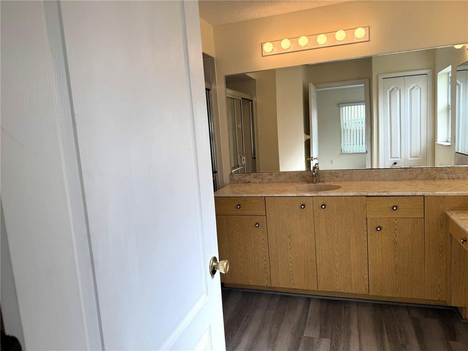 Active With Contract: $1,900 (3 beds, 2 baths, 1556 Square Feet)