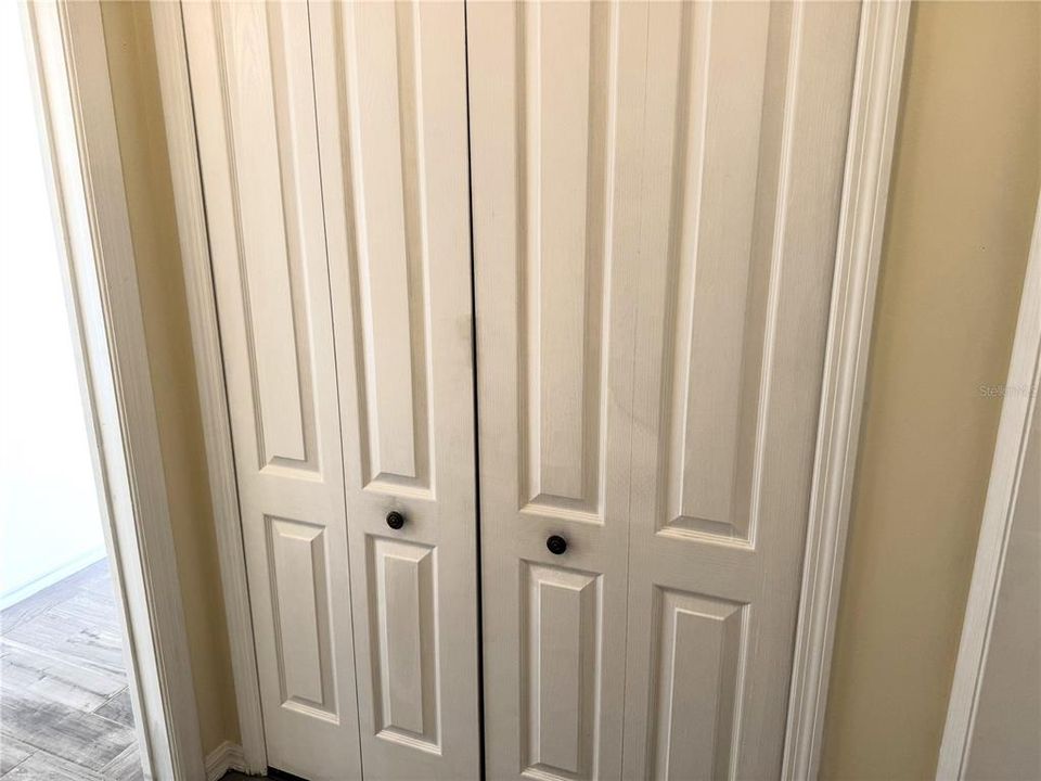 Active With Contract: $1,900 (3 beds, 2 baths, 1556 Square Feet)