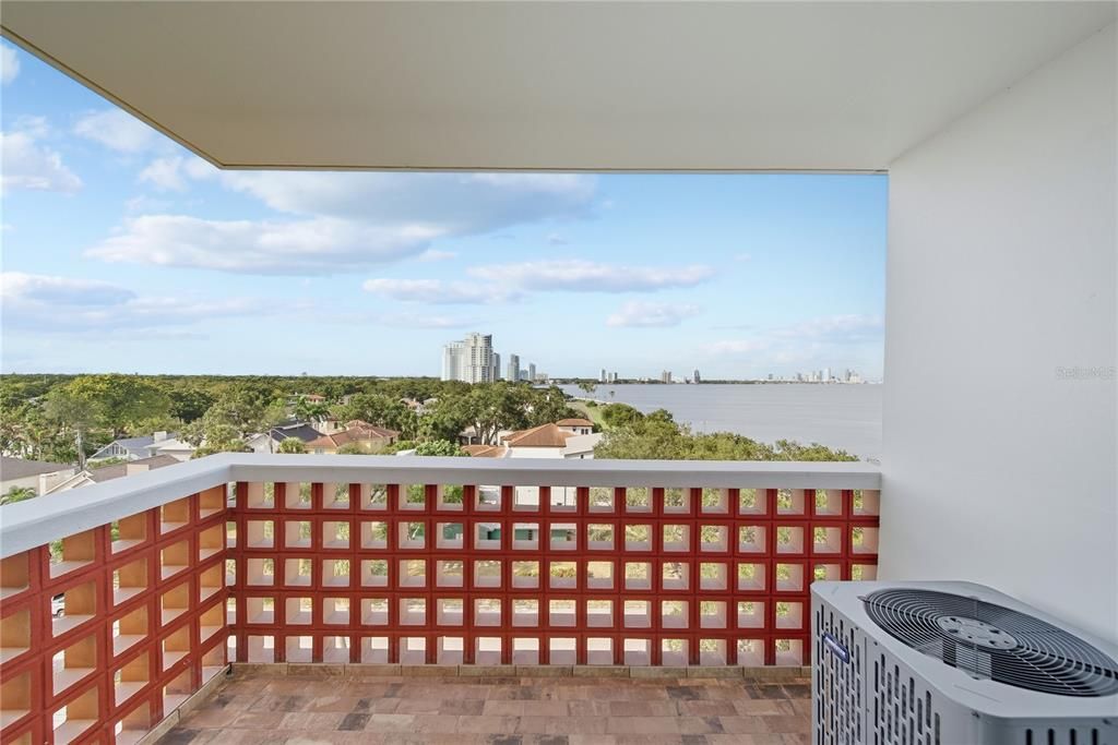 На продажу: $360,000 (2 спален, 2 ванн, 888 Квадратных фут)