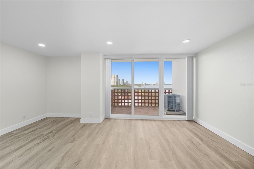 На продажу: $360,000 (2 спален, 2 ванн, 888 Квадратных фут)