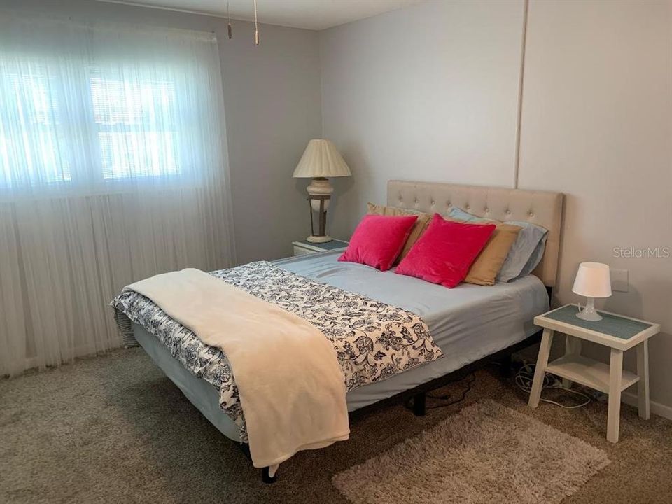 出租: $1,550 (2 贝兹, 2 浴室, 1040 平方英尺)