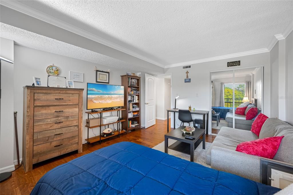 Activo con contrato: $329,900 (3 camas, 2 baños, 1345 Pies cuadrados)