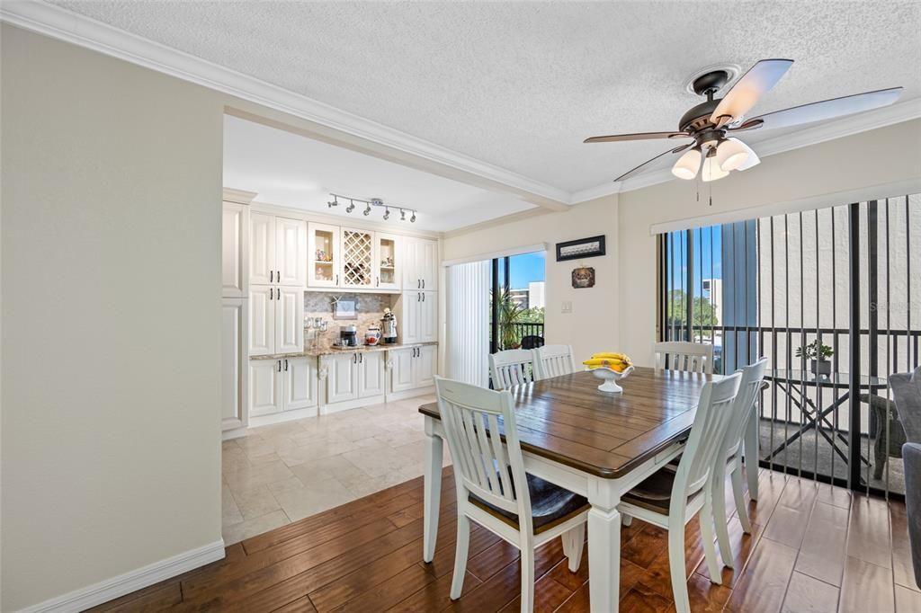 Activo con contrato: $329,900 (3 camas, 2 baños, 1345 Pies cuadrados)