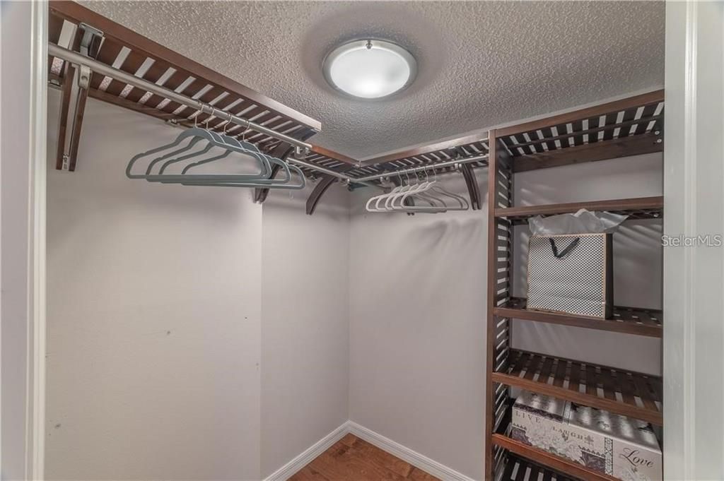 Activo con contrato: $329,900 (3 camas, 2 baños, 1345 Pies cuadrados)