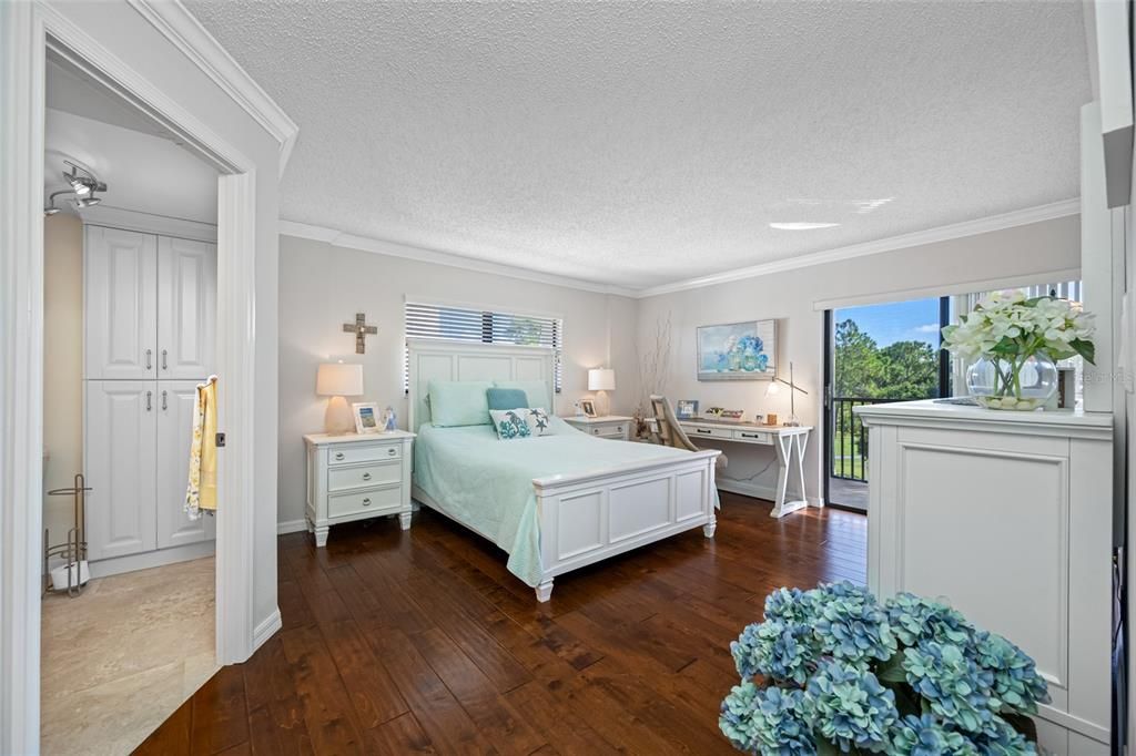 Activo con contrato: $329,900 (3 camas, 2 baños, 1345 Pies cuadrados)